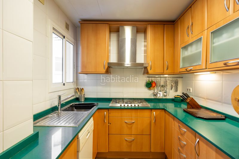 Foto f82de129-07ad-44f5-bce4-352bf9912f70. Piso  de 4 habitaciones en venta en calle calabria en Barcelona