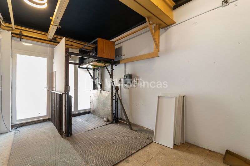 Foto af4cd9e8-3c4e-4f93-9a30-843683d38405. Local comercial en Bon Pastor Barcelona