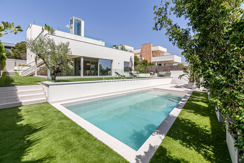 Foto 627e1b15-f734-4b6d-ab7e-24c72180fabe. Chalet in carrer de margarita xirgu 68 in La Plana Sitges