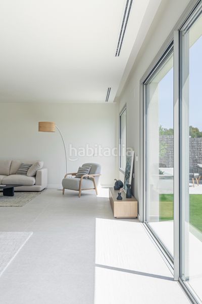 Foto b8c3ccf0-5c9c-40c7-b3fb-36b08beb953d. Chalet in carrer de margarita xirgu 68 in La Plana Sitges
