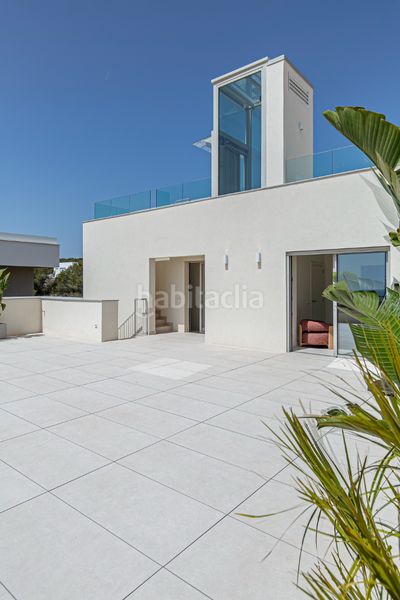Foto bd7308a9-8f5e-4e4d-8dca-a3e388534712. Chalet in carrer de margarita xirgu 68 in La Plana Sitges