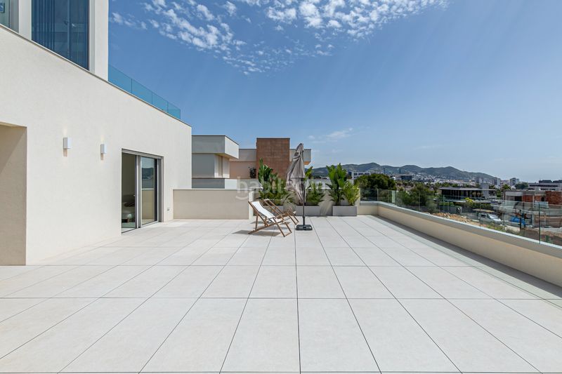 Foto be3d392e-99e4-4efa-9782-c3c65efd7634. Chalet in carrer de margarita xirgu 68 in La Plana Sitges