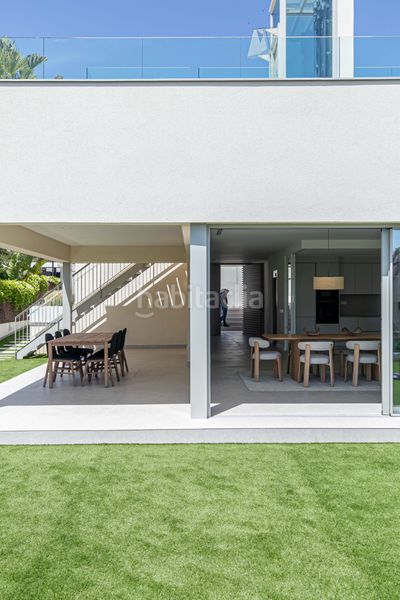 Foto d214265d-6c6b-4c98-8f65-1045ebe34943. Chalet in carrer de margarita xirgu 68 in La Plana Sitges
