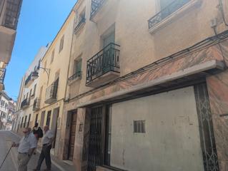 Casa a Alcaudete. Casa con local a reformar en calle llana