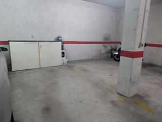 Aparcament cotxe a Ja-3307 1. Parking abierto en el mejor sitio de alcaudete, esquina dia