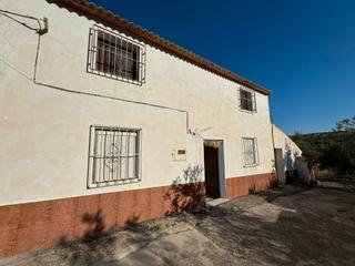Casale in Alcaudete. Excelente cortijo con olivos al lado del puente palomilla!