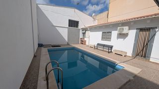 Capannone industriale in Alcaudete. Nave industrial y recreo (apartamento)con piscina en alcaudete,