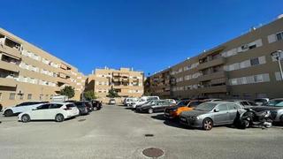 Appartement  Calle arquitecto hernández rubio. Piso vpo en urbanización cerrada