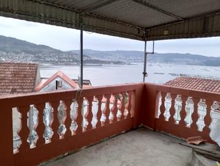 Casa a Moaña. Cara a medio reformar -  se está pintando y restaurando en moaña