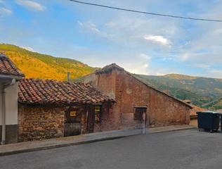 Maison à Calle san mateo 2. Cobertizo en venta en camarena de la sierra