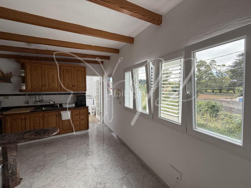 Foto e51d3e49-a22b-4b0f-9f22-d64a24a8f846. Reihenhaus mit kamin heizung parking in Tacoronte - los naranjeros Tacoronte