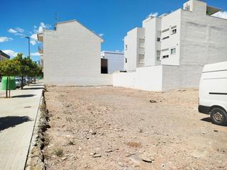 Terreny residencial a Cervantes 24. Habitale presenta solar urbano de 573 m2,coeficiente de edificab