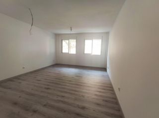 Miete Etagenwohnung in Plaza rafael alberti 14. Vivienda sin mobiliario