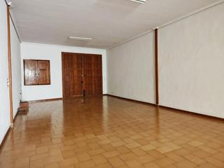 Lloguer Local Comercial a Massamagrell. Local de 107 m2 aproximadamente, suelo de grés, equipado con un