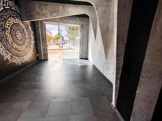 Lloguer Local Comercial a Avenida virgen del rosario. Habitale presente local muy bien situado en una zona muy transit