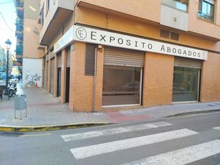Rent Business premise in Actriz empar ferrer 9. Local comercial esquinero