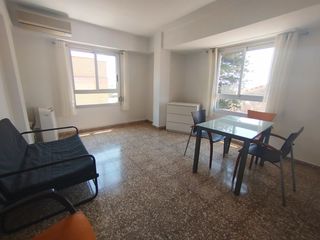 Rent Flat in Virgen de los desamparados 3. Vivienda en el barrio de cuper