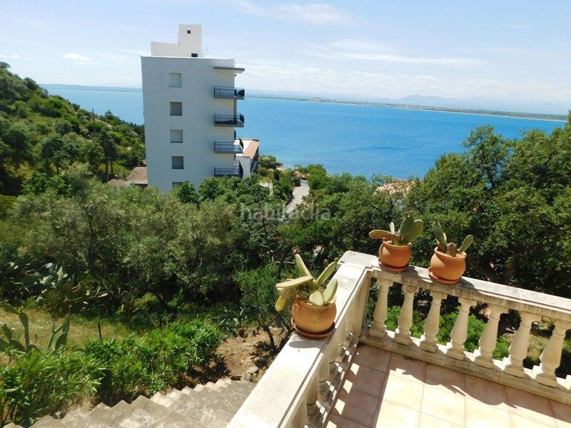 Foto f27ba0b3-ea35-401b-9ebf-2d1725020c2c. Casa amb aparcament a Puig Rom-Canyelles-Almadrava Roses