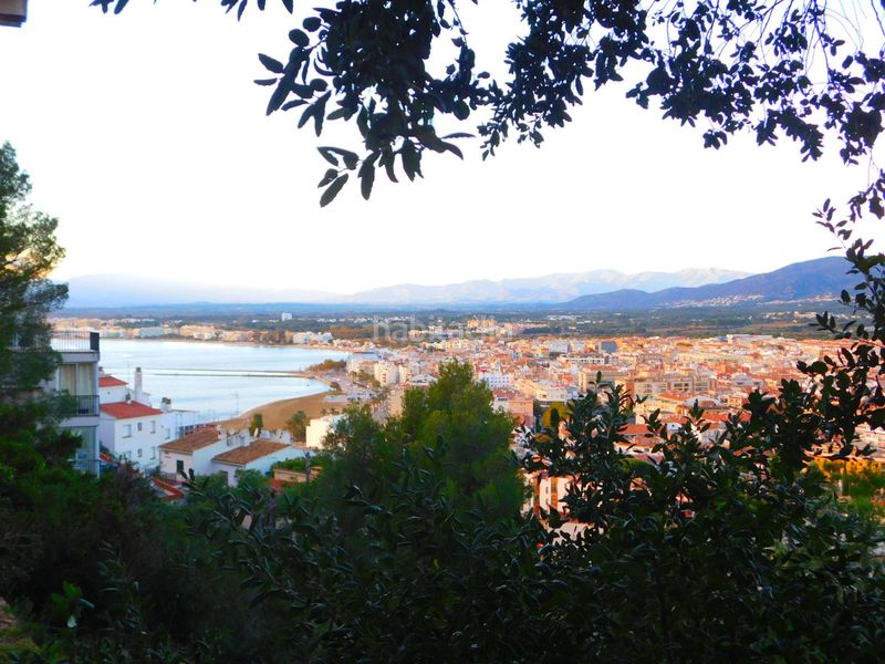 Foto a8dd834e-9f84-49ed-a534-9468c4874753. Casa amb aparcament a Puig Rom-Canyelles-Almadrava Roses