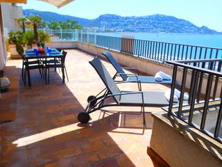 tic a Salatar. En venta piso frente al mar con terraza sector salatar, roses