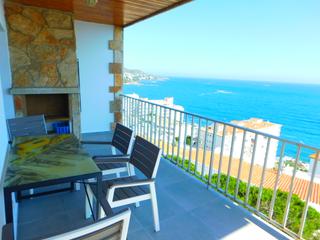 Apartament a Puig Rom-Canyelles-Almadrava. Venta apartamento con dos habitaciones, parking y vista mar, ros