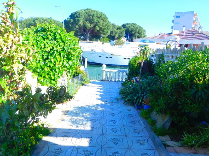 Foto 0da1243a-466e-493c-aded-5f0812594a79. Casa adossada amb xemeneia aparcament a Santa Margarida Roses