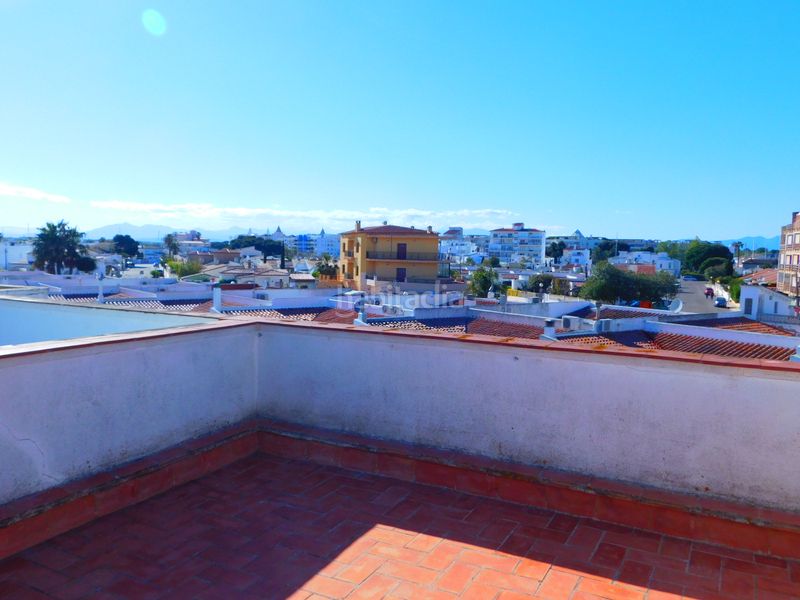 Foto ad6e634c-77a7-4901-a5a0-2e8dd6d95421. Casa adossada amb xemeneia aparcament a Santa Margarida Roses