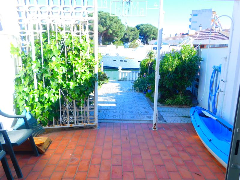 Foto d651be4f-87fd-443e-b258-c859913a2787. Casa adossada amb xemeneia aparcament a Santa Margarida Roses