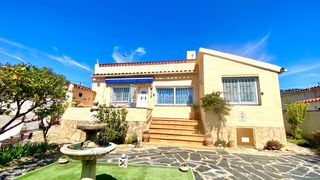Casa en Nord. En venta casa de 4 habitaciones, terraza y jardin mas busca, ros