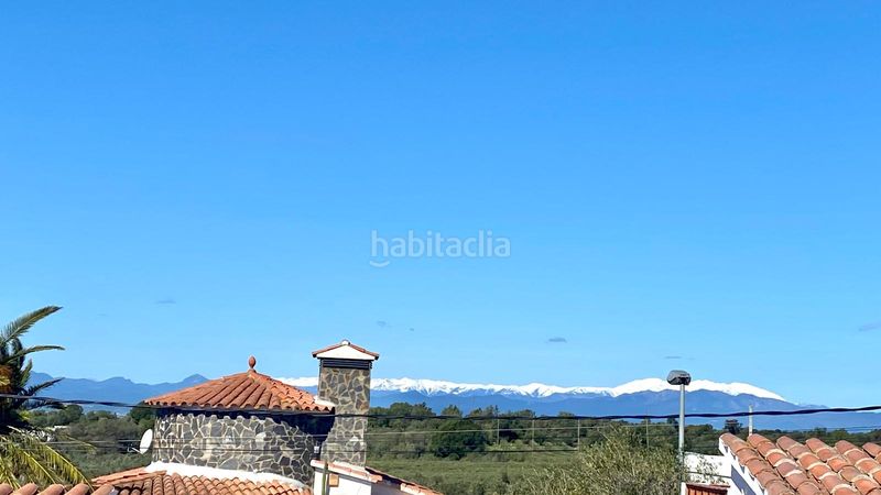 Foto 958c4de2-f081-405b-8ca5-4b960b3cd38c. Casa amb xemeneia aparcament a Nord Roses