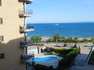 Rent Studio in Salatar. Alquiler anual estudio en primera linea del mar roses, costa bra