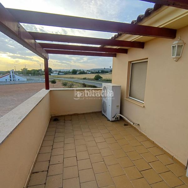 Foto 1b653884-8501-403b-93ba-dcc7d12306a4. Maison jumelée avec chauffage parking piscine dans Alcolea Córdoba