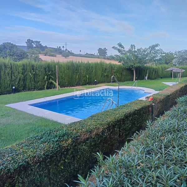 Foto 1ec0d8ad-813f-46a8-a1b7-f8090696314b. Maison jumelée avec chauffage parking piscine dans Alcolea Córdoba