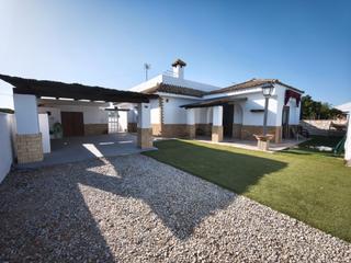 Chalet en Cuatro Pinos - El Carmen. Chalet camino viejo rota.- hipotecable. el puerto de santa maria