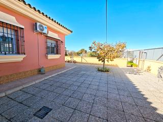Chalet in Carretera de Sanlúcar - Sudamérica. Chalet zona ctra. de sanlucar en parcela de 1000 m2 segregado
