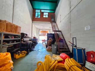 Nau industrial a El Juncal - Vallealto. Se vende nave de 137m2 muy visible en el puerto sta. maria