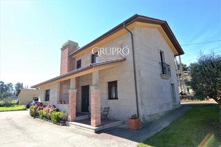 Xalet  Monte do rapadouro. Casa rústica muy funcional situada en zona tranquila