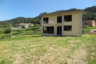 Casa  Cimadevila. Estructura unifamiliar con vistas al valle y muy soleada