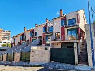 Casa adossada  Raposa. Exclusivo chalet de 280 m2 con piscina en bouzas