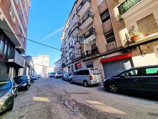 Pis  Manuel de castro. Piso de 125 m2 con 3 habitaciones para inversores en balaidos