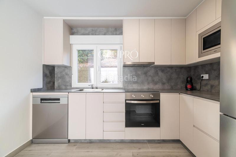 Foto 0f52ed8b-3d51-4970-aaef-6c2b25853a5d. Piso vivienda reformada y amueblada a estrenar , a 300 metros de la playa de santa marta en Baiona