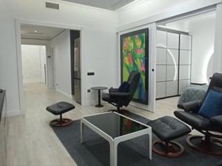 Lloguer Pis  Gran via de les corts catalanes. Excelente piso, de alto standing, completamente reformado, ideal