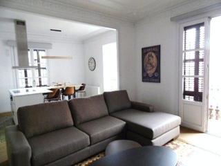 Location Appartement  Calle de gravina. Piso de 110m2 construidos: 95 m2 útiles y 2,53 m2 balcón