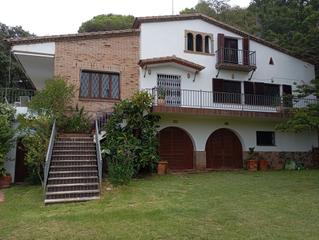 Lloguer Xalet  Carrer del romaní. Fantástica casa estilo masía con un gran jardín y piscina, apart