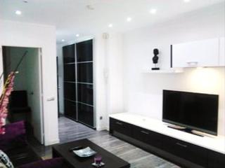 Affitto Piccolo appartamento  Carrer del consell de cent. Excelente piso reformado, de diseño, completamente amueblado y e