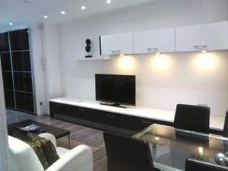 Rent Flat  Carrer del consell de cent. Excelente piso reformado, de diseño, completamente amueblado y e
