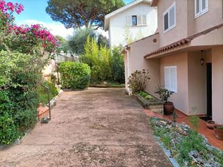 Lloguer Xalet  Avinguda de rafael casanova. Preciosa casa dentro de un fantástico entorno natural y muy cerc