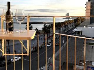 Location Appartement  Carrer de trelawny. Precioso piso  frente al  mar, y al lado de los mejores centros