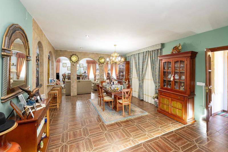 Foto 1d616bd0-dc57-490f-b35a-f5b75c9ece26. Chalet espectacular chalet con piscina, jardines y salón de fiestas en puerto lope ! en Moclín
