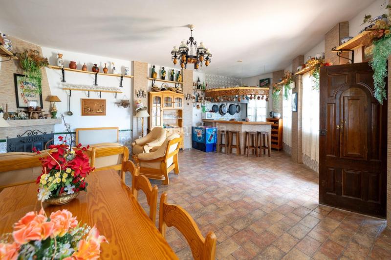 Foto 719cf0b8-7ff6-4f1d-9f26-d22c8498f958. Chalet espectacular chalet con piscina, jardines y salón de fiestas en puerto lope ! en Moclín
